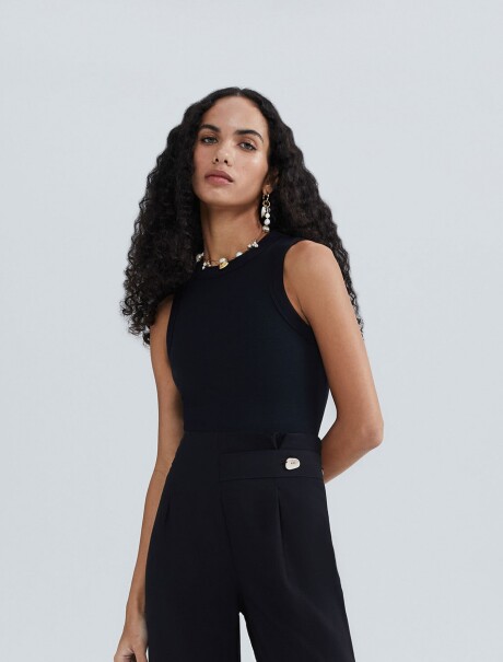 MUSCULOSA EN TELA ACANALADA NEGRO