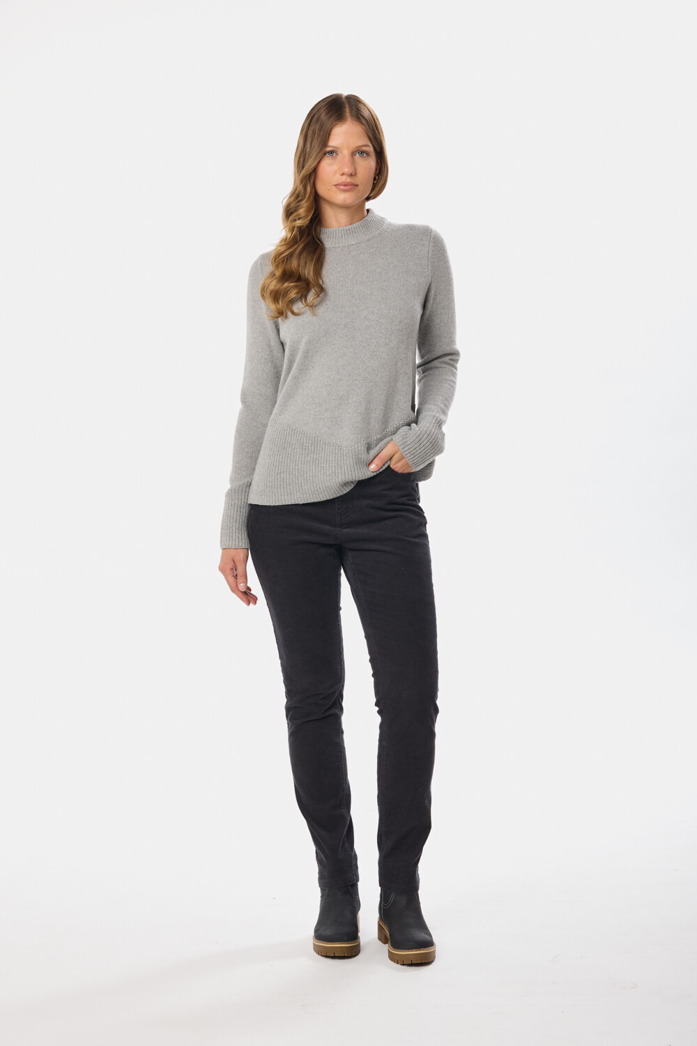 PANTALON DE PANA CON SPANDEX Gris