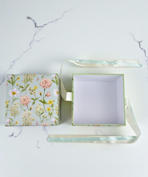 Caja Rigida 12,5 x12,5 con lazo Diseño 2