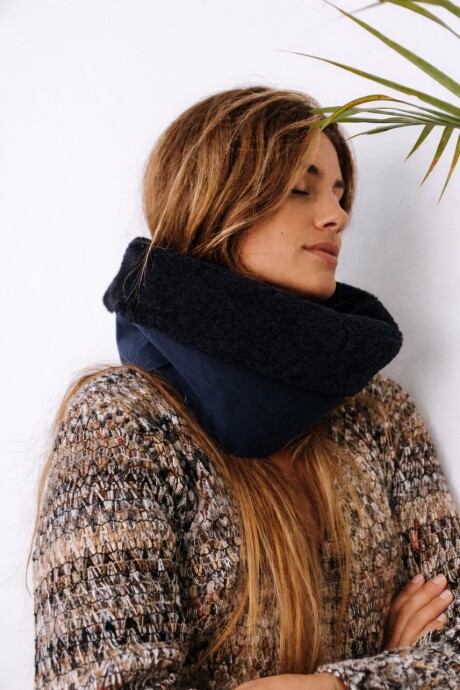 Simple Warm Neck Azul Marino