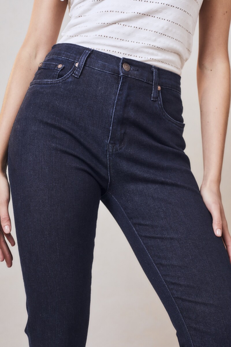 Crop Flared Jean Oscuro