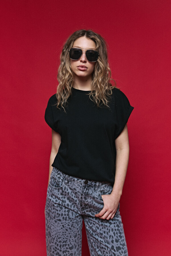 REMERA AIRA Negro
