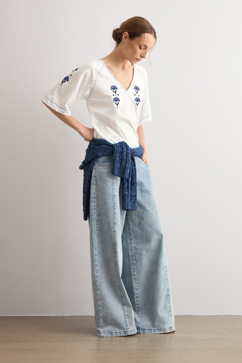 Remera bordado floral blanco