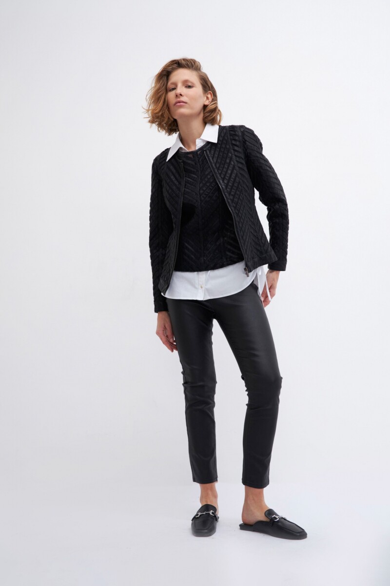 Chaqueta eco-cuero con cortes en tul negro