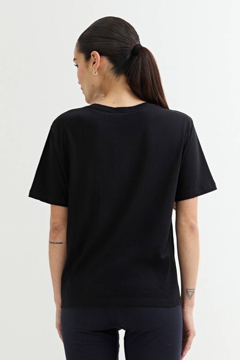Remera con tajo NEGRO