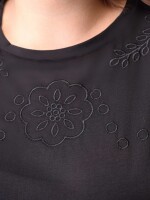 Remera Bordado Negro