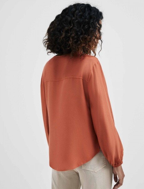 BLUSA MANGA LARGA CON ESCOTE EN V MARRÓN