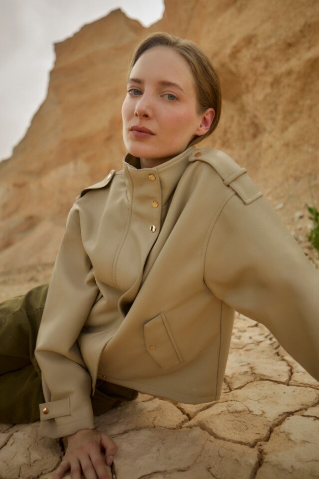Chaqueta eco cuero beige