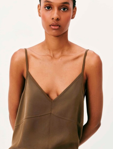 BLUSA CON DESCOTE MARRÓN
