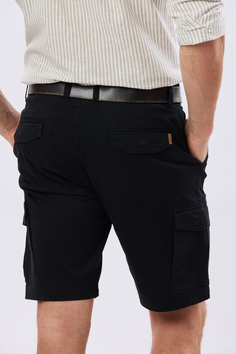 BERMUDA CARGO CON ELASTANO Negro