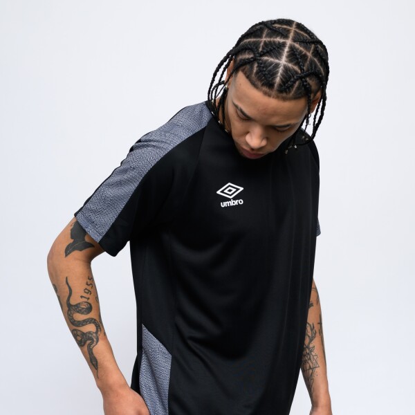 REMERA VIVE Umbro Hombre 025