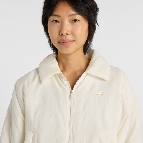 Campera de Dama New Balance - - WJ61D8YXSST CRUDO