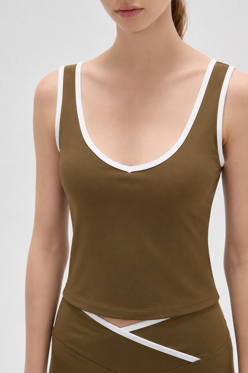 Musculosa Naros Verde Oliva Oscuro