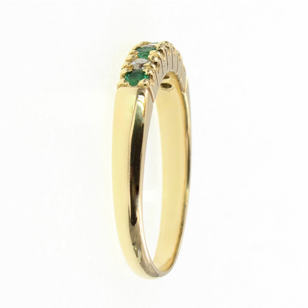 Anillo medio sin fin clásico mediano de oro amarillo 18k con brillantes y esmeraldas Anillo medio sin fin clásico mediano de oro amarillo 18k con brillantes y esmeraldas