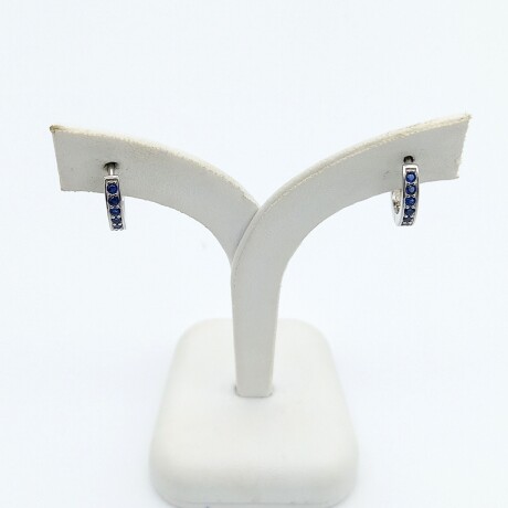 Par de aros de plata rodinada con circonias. Par de aros de plata rodinada con circonias.