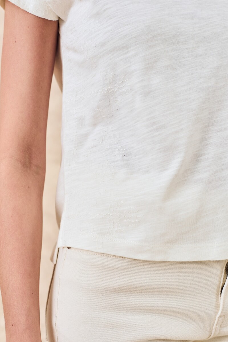 Remera Bordada Crudo Con Crudo