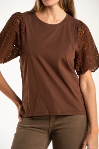 Remera Algodón Peinado Y Calados Chocolate