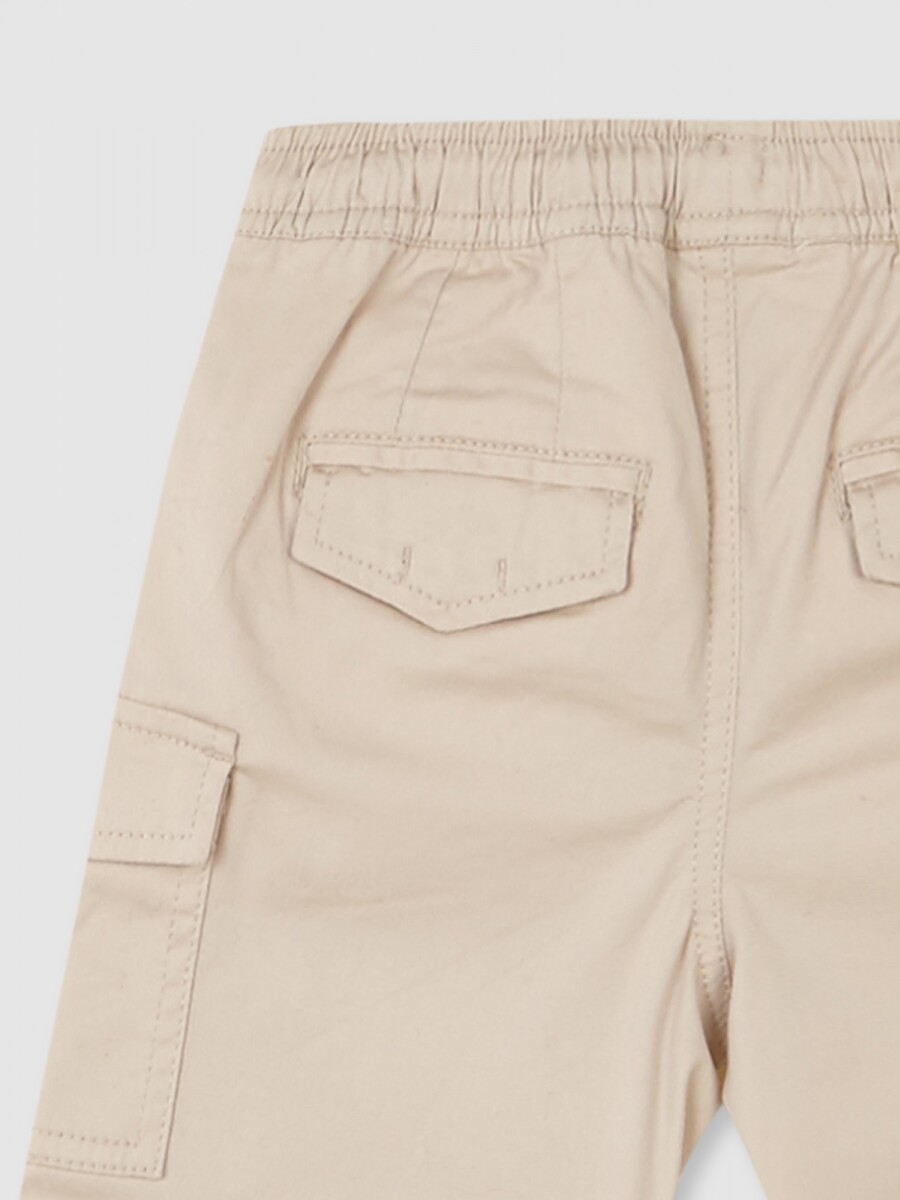 Pantalon Cargo Corto Con Cinturilla Elastica Piedra