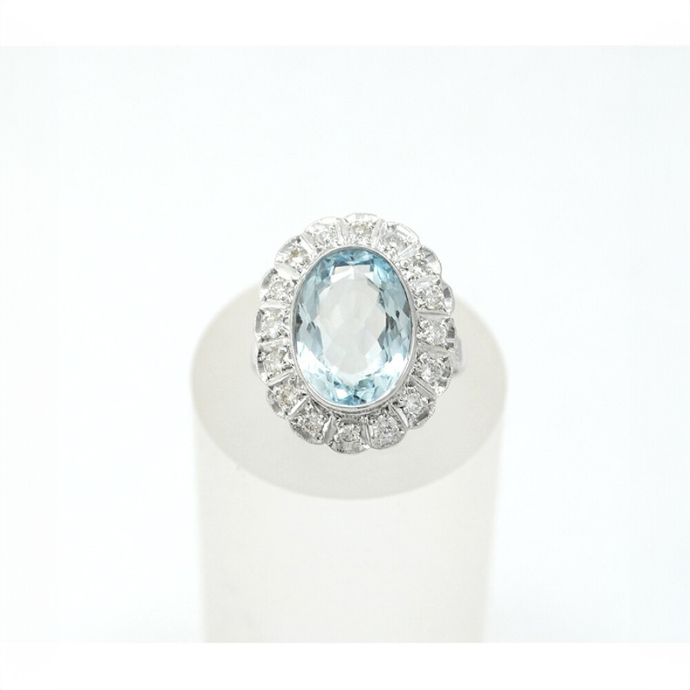 Anillo Oro 18K Blanco Con Aguamarina Central Y Brillantes Anillo Oro 18K Blanco Con Aguamarina Central Y Brillantes