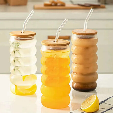 Vaso de vidrio ondeado con tapa de madera y sorbito 500ml Transparente