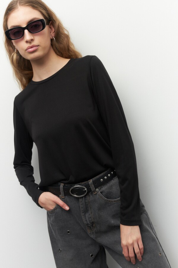 REMERA LORAINE Negro