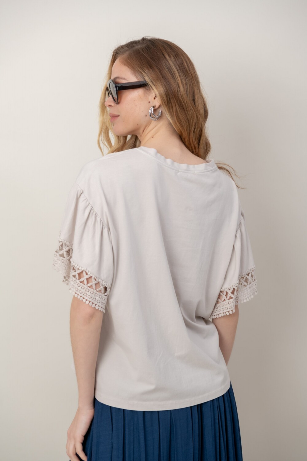REMERA DHARA Beige