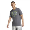 REMERA ADIDAS M CAMO SCRIPT T Hombre JM6370 Gris