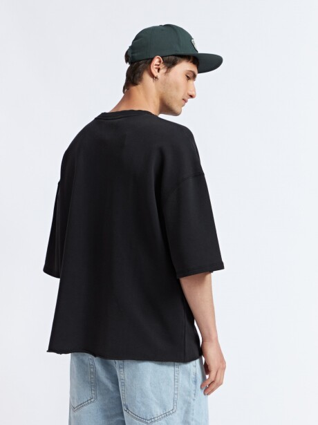 REMERA STONE NEGRO