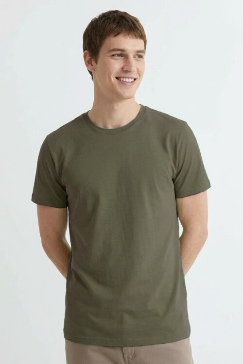 Remera cuello redondo ICONIC 150 VERDE OLIVA