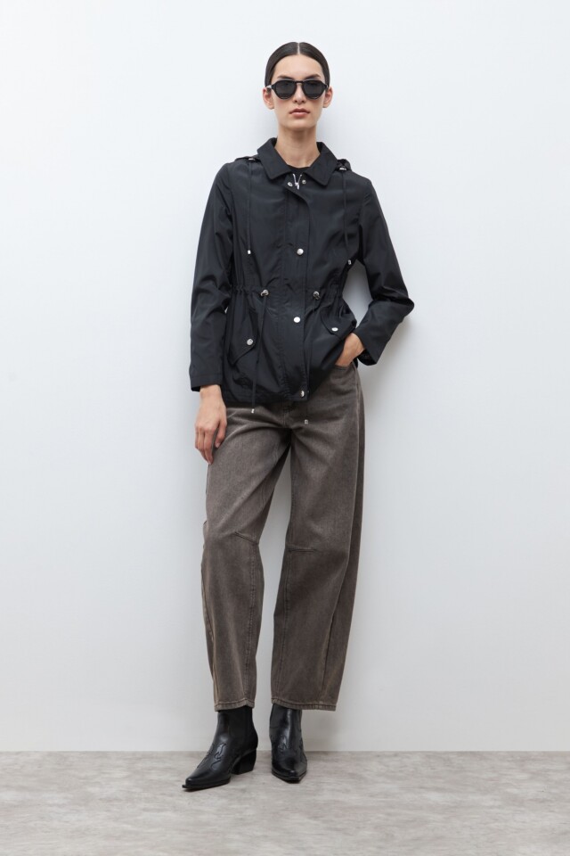 Campera impermeable capucha desmontable negro