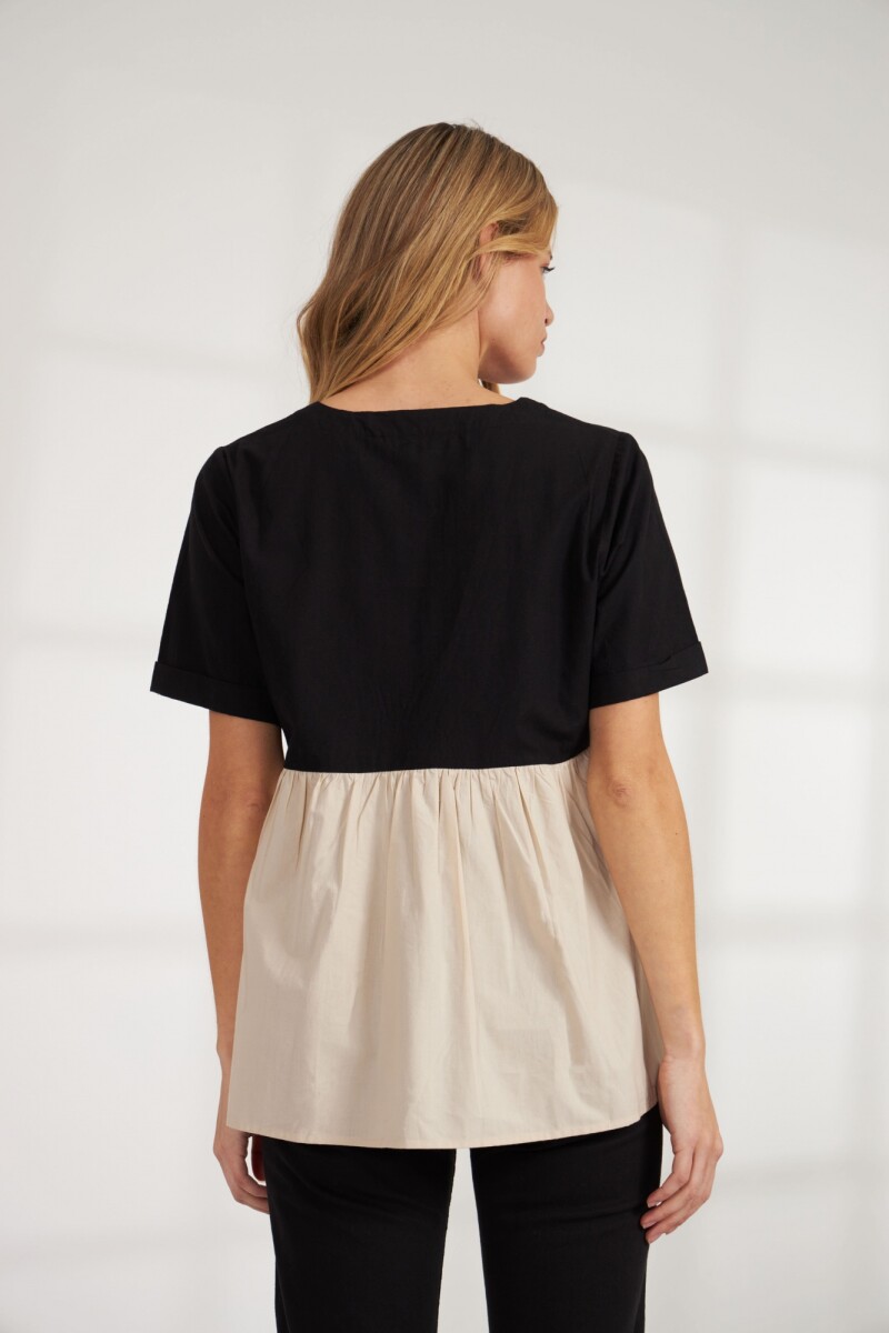 Blusa con volado negro