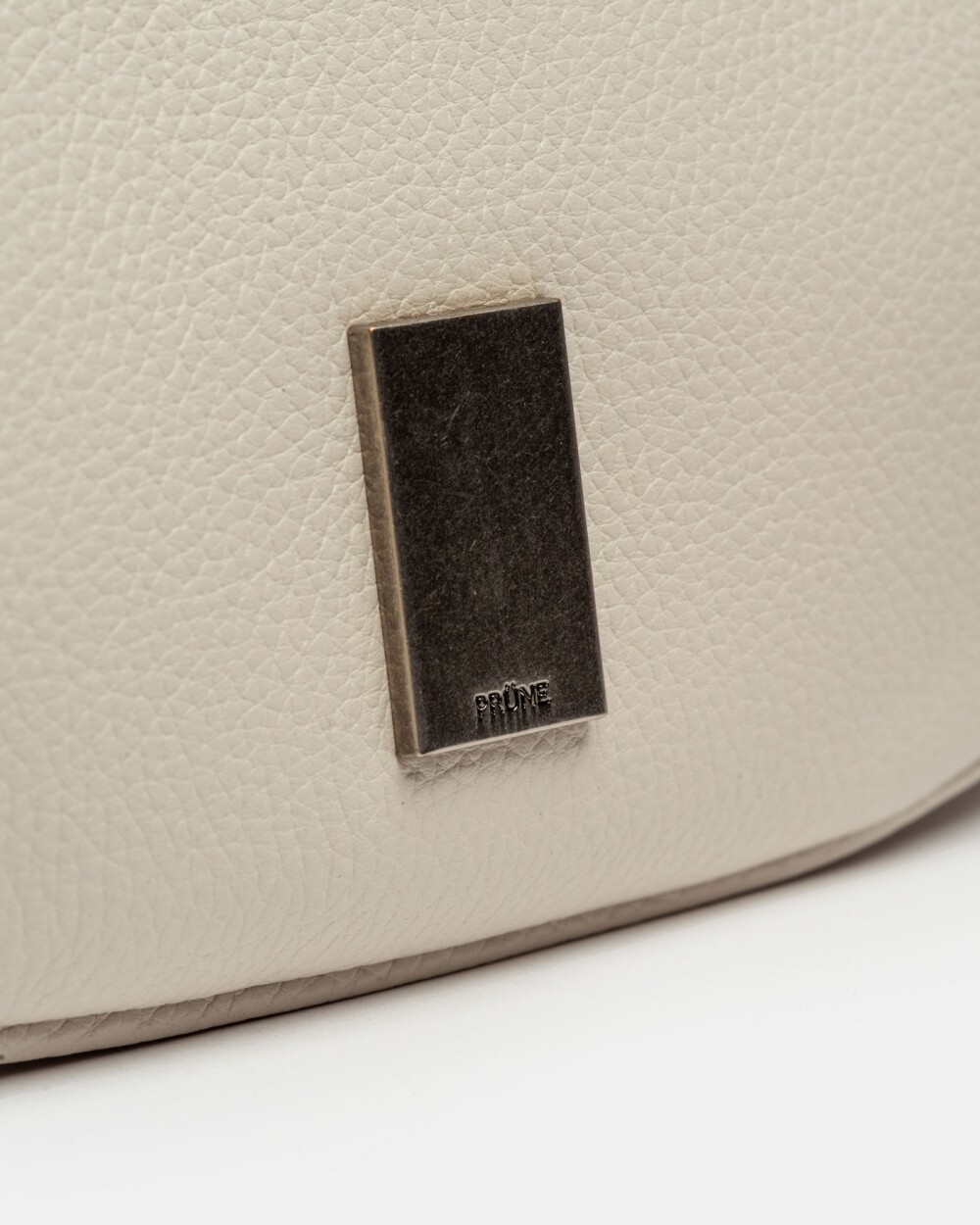 Cartera al Hombro Lua En Cuero Graneado Natural
