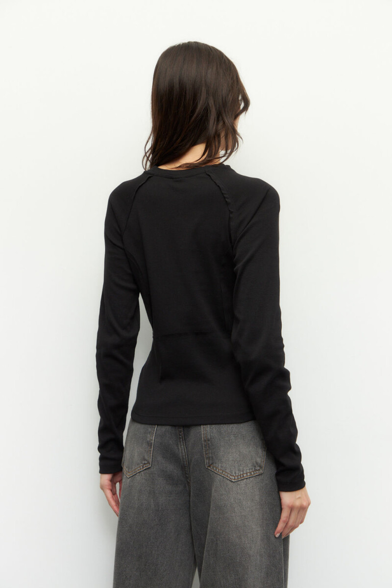 REMERA OSTER Negro
