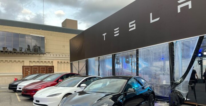 Tesla inicia sus entregas en Uruguay, pero sus mapas aún no conocen nuestras rutas