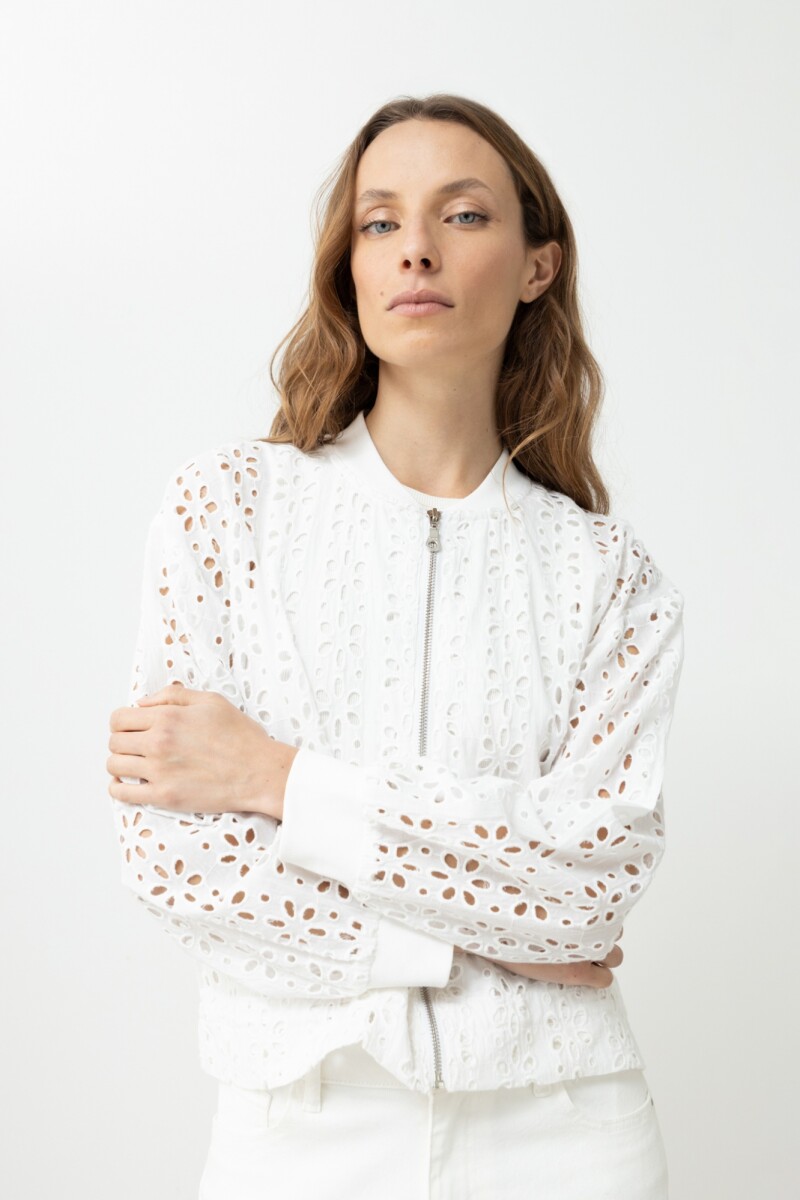 Campera broderie con cierre blanco
