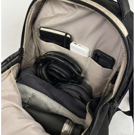 Mochila con bolsillo exterior para viaje Negro