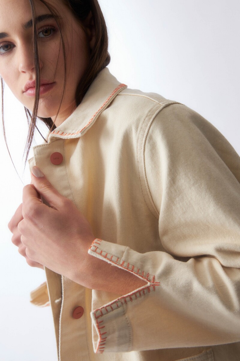 Chaqueta oversize con pasamanería a contratono crudo
