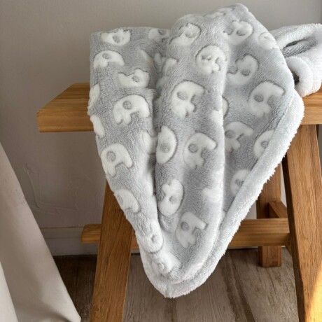 Manta Plush y Corderito Gris