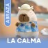 Peluche Capibara con Ropa y Acs Temáticos Vacaciones Color Azul