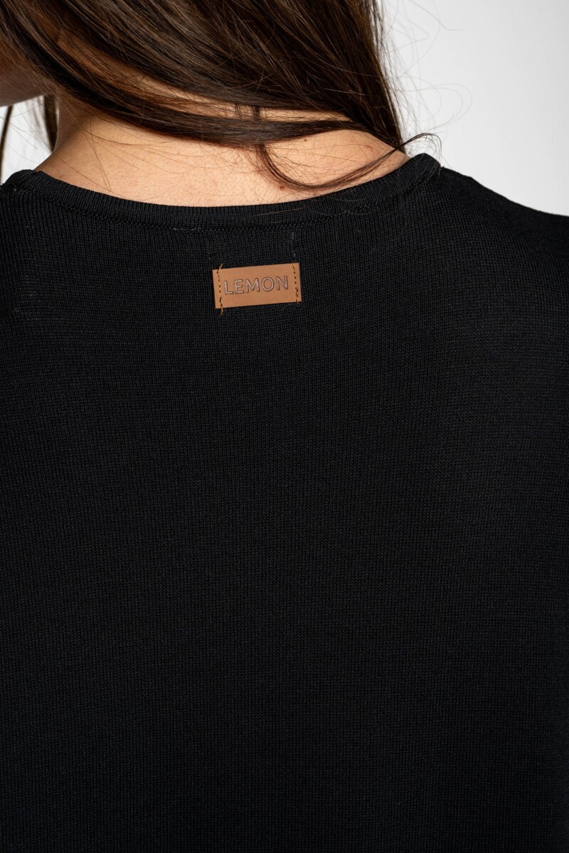 Vestido Tejido Con Bordado Negro