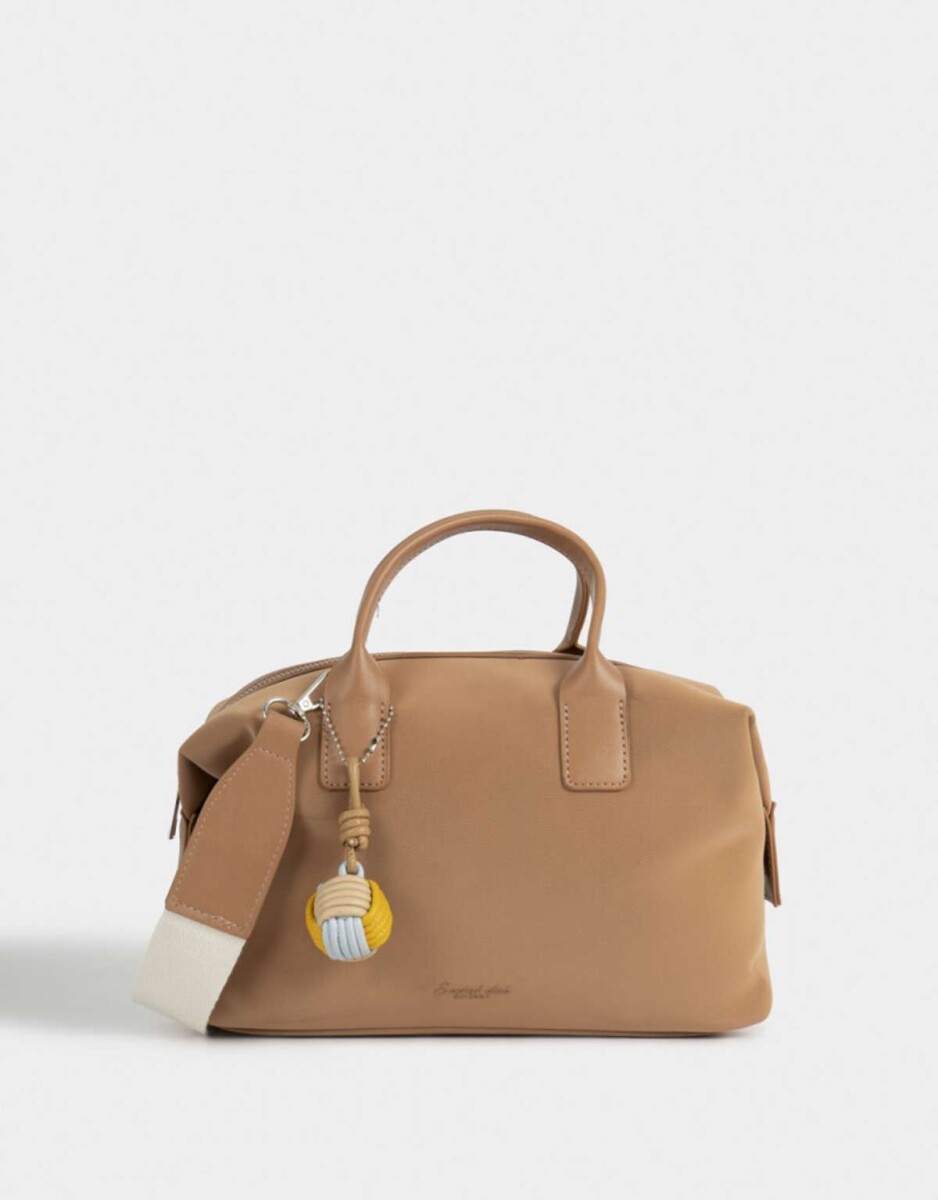 Cartera Bowling Con Charm - Marron Camel 