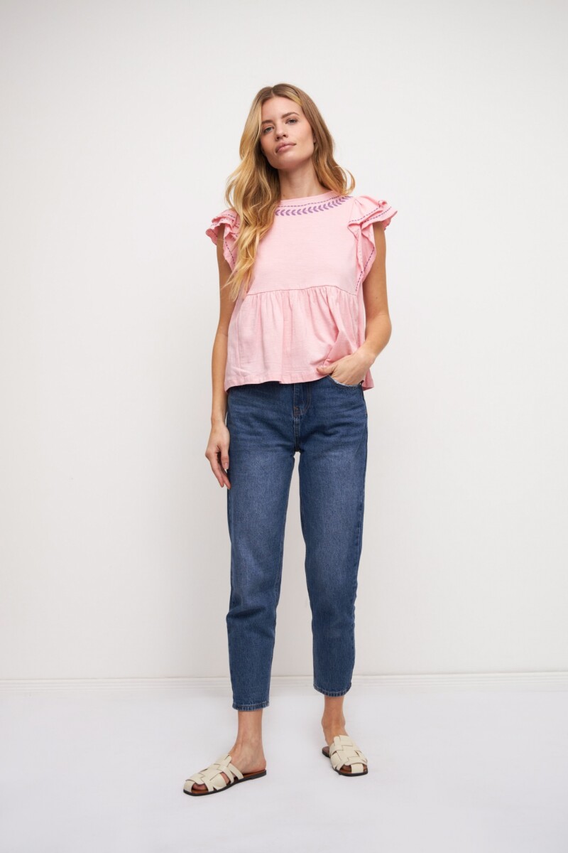 Remera romantica con volados rosa pastel