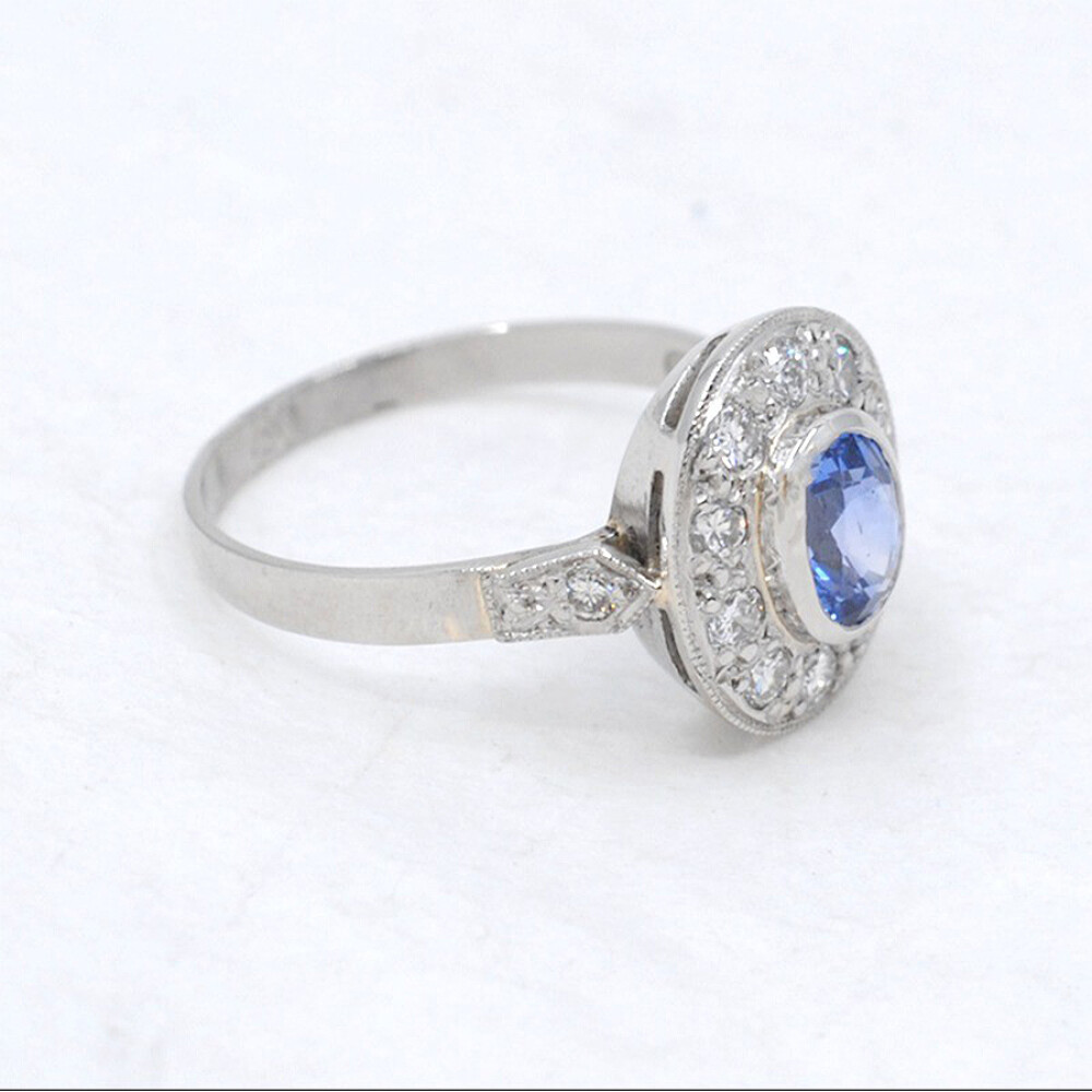 Anillo En Platino Con Brillantes Y Zafiro Central Anillo En Platino Con Brillantes Y Zafiro Central