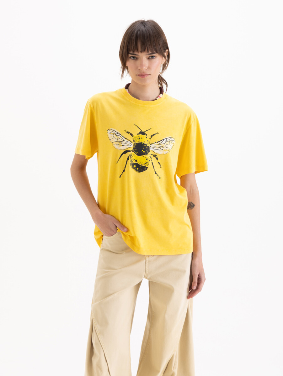 REMERA BEE 