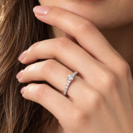 Anillo Ana de Oro Blanco 18k con Brillantes Anillo Ana de Oro Blanco 18k con Brillantes