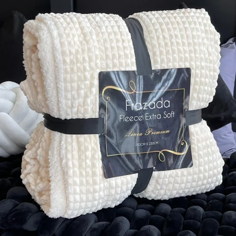 Frazada Fleece Extra Soft Lisa Reversible C/Corderito 100% Poliéster 200cm x 230cm Frazada Fleece Extra Soft Lisa Reversible C/Corderito 100% Poliéster 200cm x 230cm