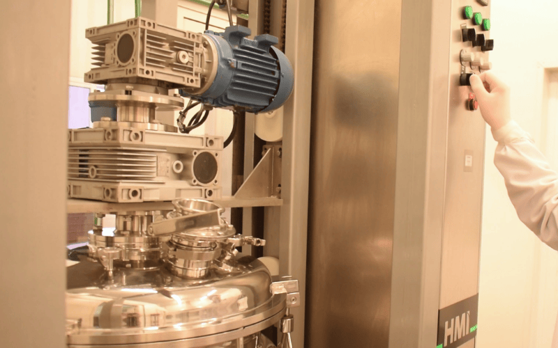 ¿Cuál es el rol del Director Técnico en un laboratorio de cosmética?