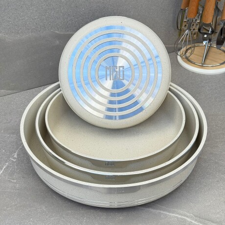 Conjunto de 4 Asaderas Antiadherentes de Aluminio Fundido MGC - Blanca Conjunto de 4 Asaderas Antiadherentes de Aluminio Fundido MGC - Blanca