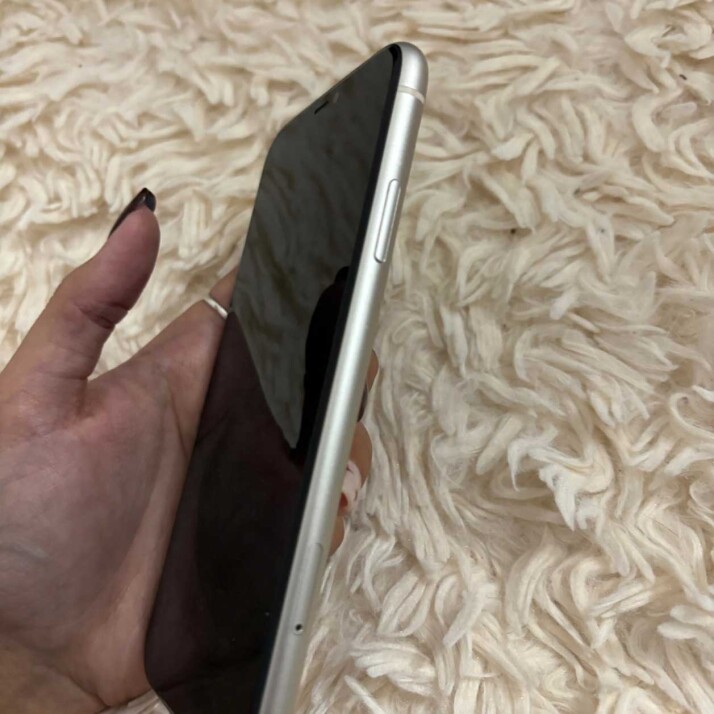 iPhone 11 64GB - White iPhone 11 64GB - White