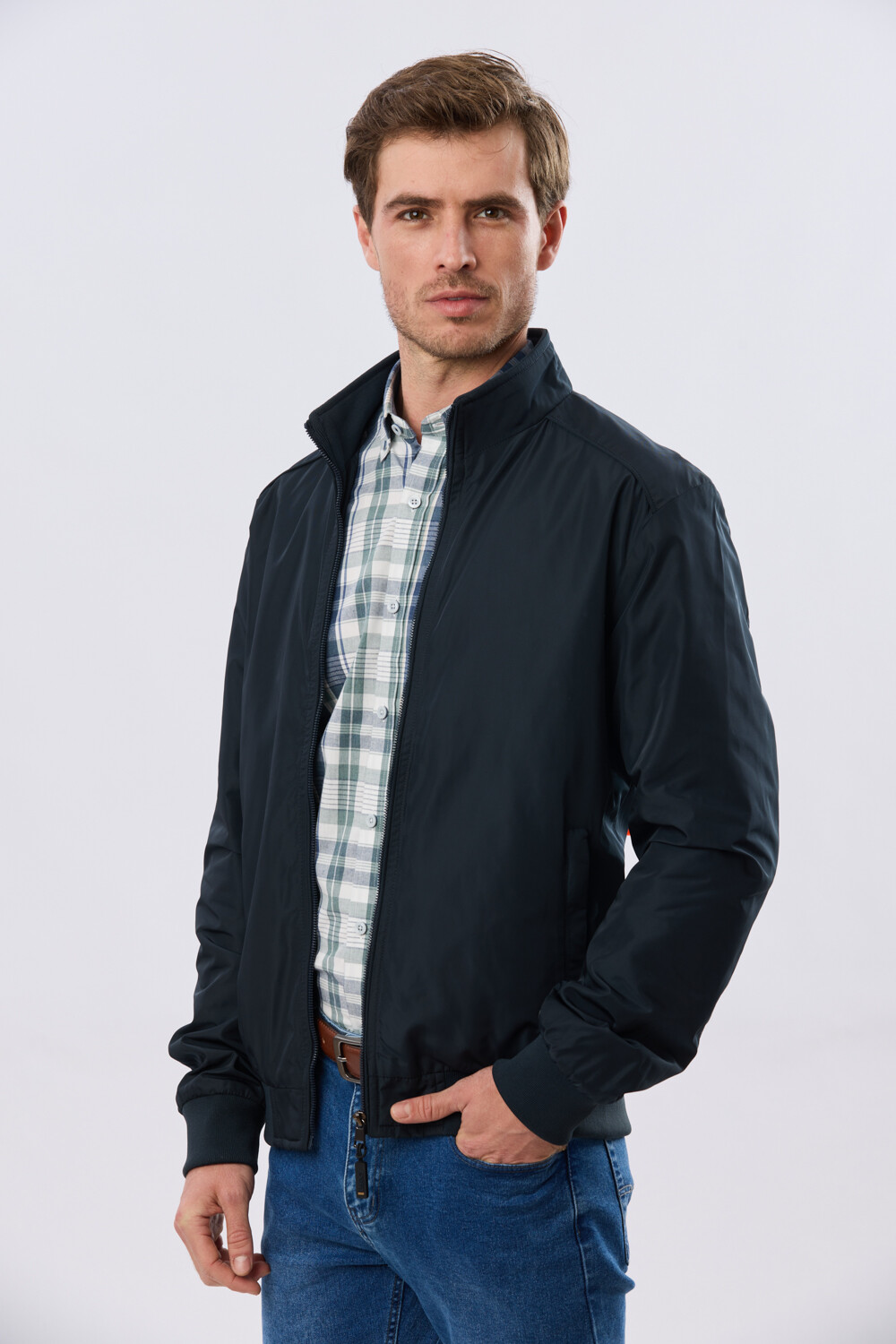 CAMPERA LIVIANA DE NYLON Azul